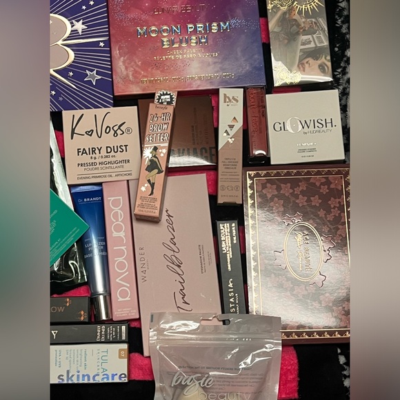 NIB 🆕 4 Piece Full Size Mystery Make Up & Beauty Box 📦 lip gloss blush shadow - Picture 3 of 4